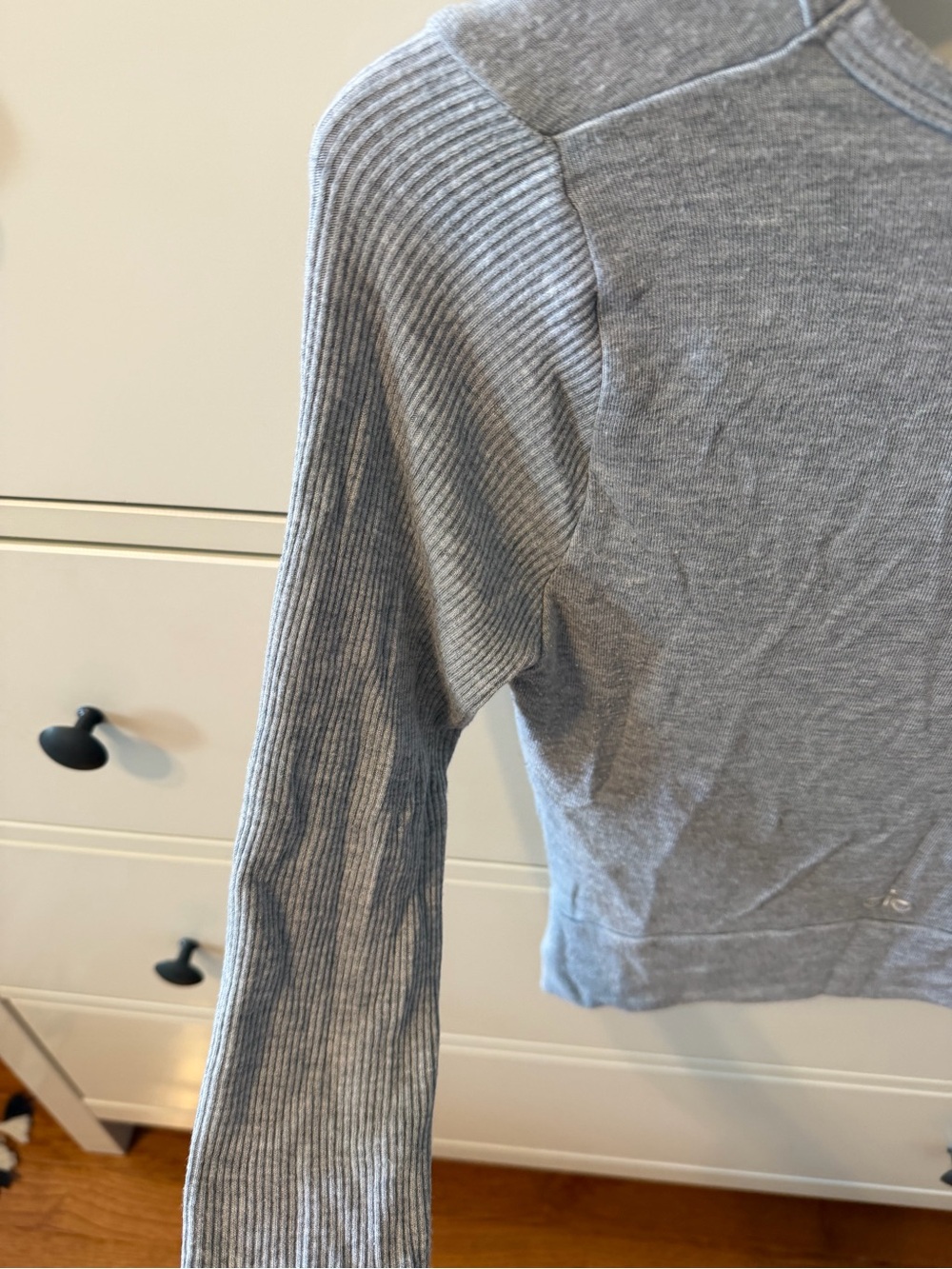 Alo Yoga Cover Long Sleeve - Light Gray - Picture 6 of 6